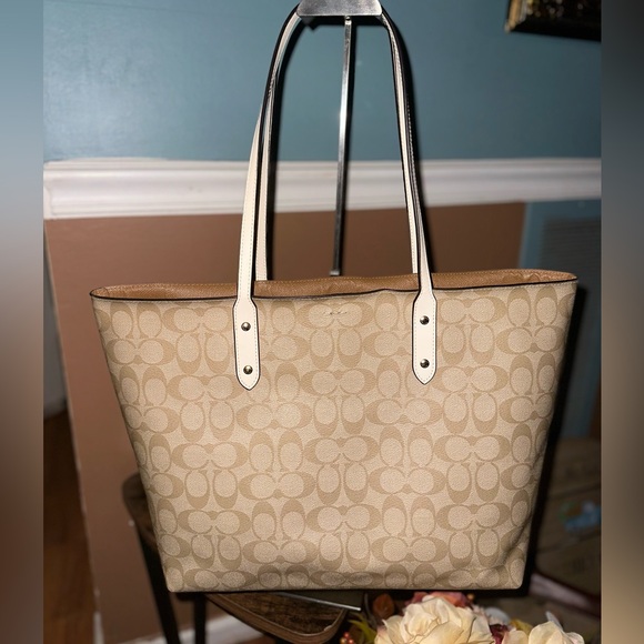 Coach Town Reversible Leather Tote Bag; Light Khaki/Chalk - Picture 4 of 6